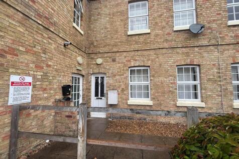 1-bed flat on Eaton Ford, £880/mo