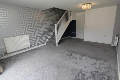 Two bedroom mid mews - No vendor Chain