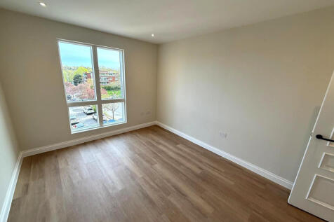 177 179 High Road,  Chigwell, IG7 photo 3