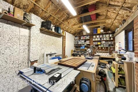 Garage/Workshop
