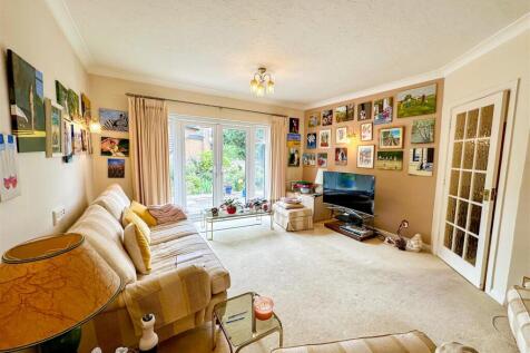 2 Rawlins Close, N3 (3).jpg