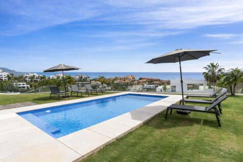 Swimming views and swimming pool
