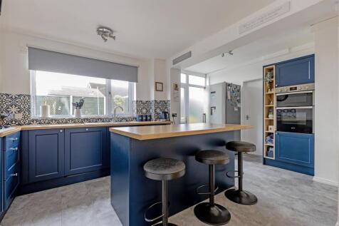 Kitchen/ Breakfast Room