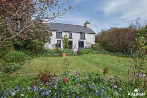 Front of House / Garden
