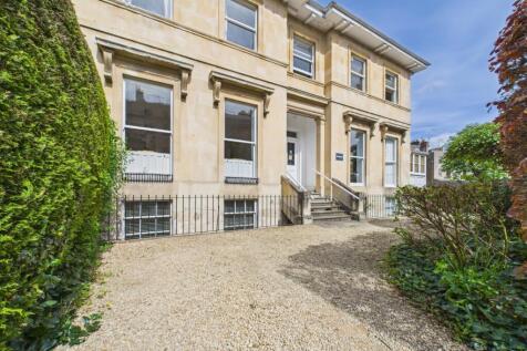 CAM01740G0-PR0370-STILL006