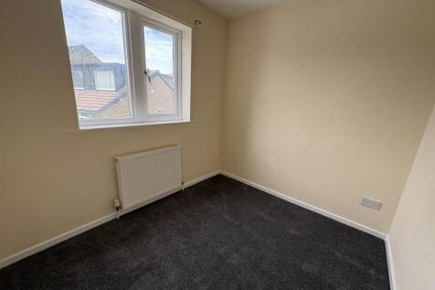 Bedroom 2 (2)