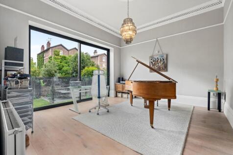 7 bed, 6 bath Detached in Bristol - Photo 10