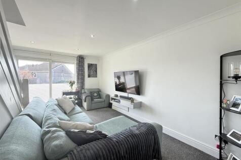 Butler Close 6 - Lounge FP.jpg