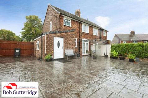ENCLOSED REAR GARDEN