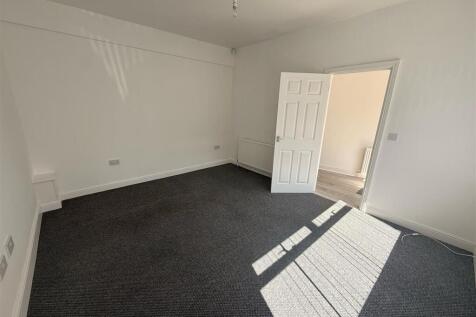 Oakleigh Grove, Bebington photo 4