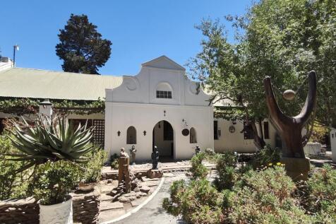 MAIN RESIDENCE