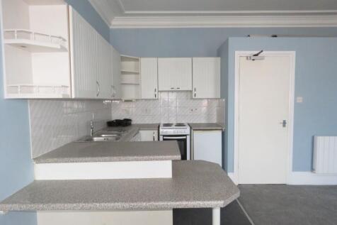 Hynes Court, SP11 photo 3