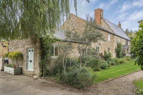 Lower End Farmhouse, 10 High Street South, Tiffiel