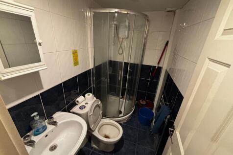 Modern shower unit with classic blue tiling....