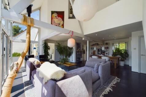 STRIKING VAULTED SOCIAL SPACE.jpg