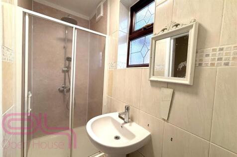 Hanworth Shower Room.jpg