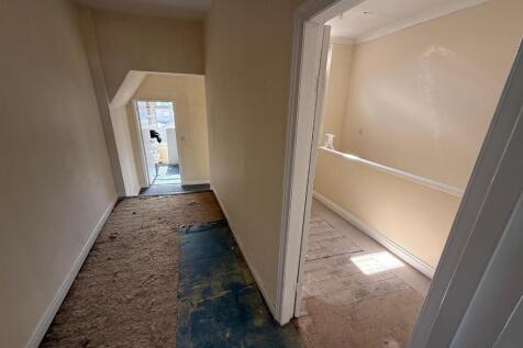 Retail Property (high street) to rent Image 5