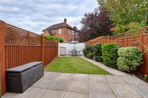 Inverness Avenue, Enfield, EN1 3NX-garden1