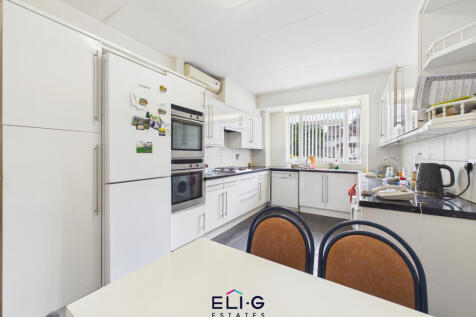 3 bed first floor flat for sale Riverside Drive, 