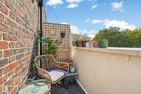 London, SE3 - property photo