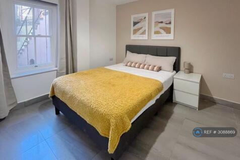 1-bed flat on Chesterton Road, Cambridge, CB4, £1,800/mo