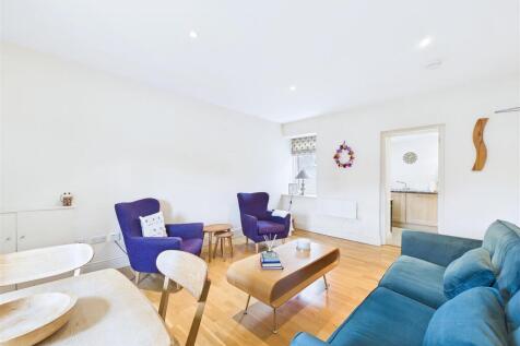 Sitting Room &amp; Dining Area