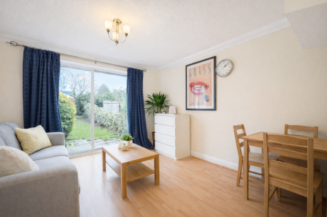 Bright living and dining room