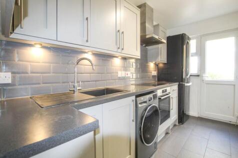 Abbotswood Way, Hayes, Middlesex photo 5