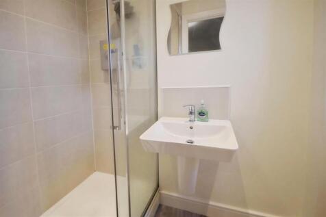 b7cd09cb-ensuite.jpg