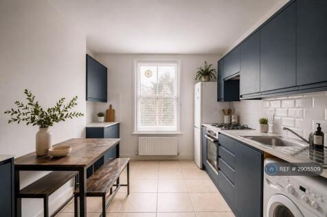 Eat-In Kitchen
