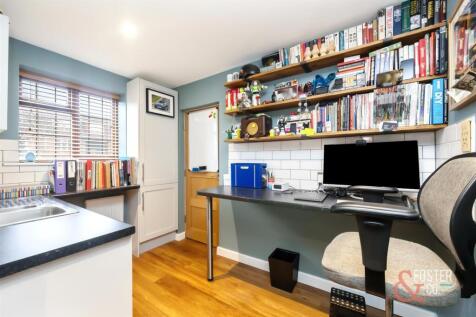 Tredcroft Road, 4-025.jpg