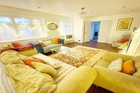 Luxurious 4 Bedroom House