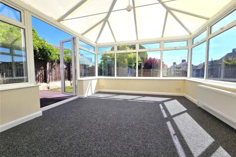 Whitehouse Road, Leigh-on-Sea, Essex, SS9 photo 5