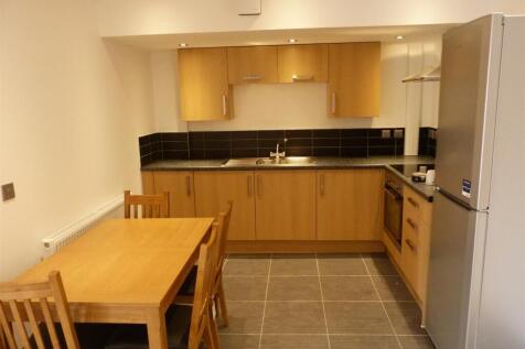 3-bed flat on Albany Road, Roath, £1,755/mo