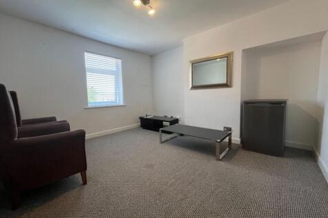 flat 3, 13 monson lounge