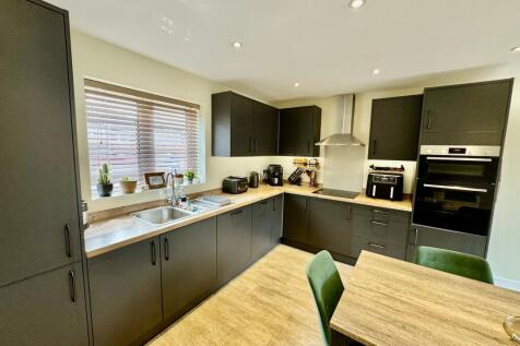 Fully Fitted Kitchen