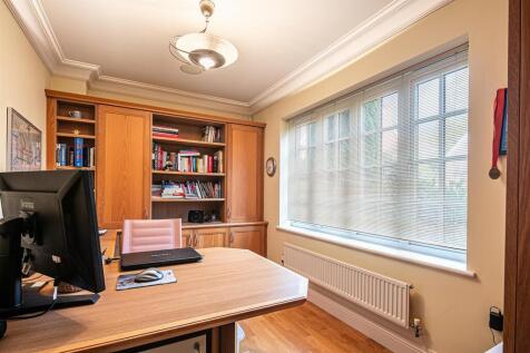 7 bed, 4 bath Detached in Sheffield - Photo 17