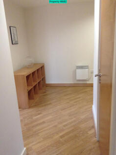 Spacious entrance hall / home office