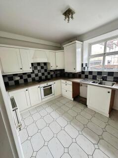 Cross Street, Lees, Oldham, OL4 photo 3