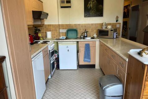 Kitchen 2.jpg