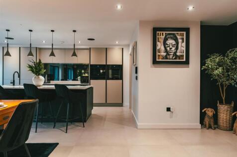 5 bed, 4 bath Detached in Sheffield - Photo 7