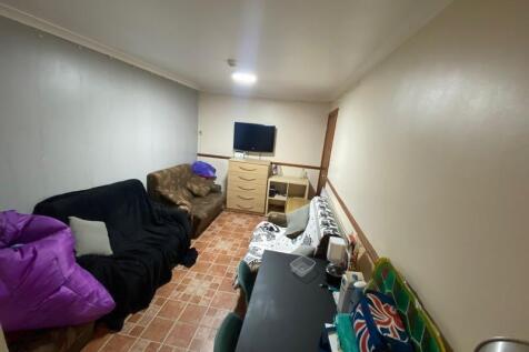 7 bedroom End Terrace for sale