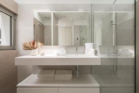20 - Bathroom