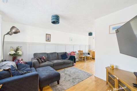 CAM03218G0-PR0831-STILL005