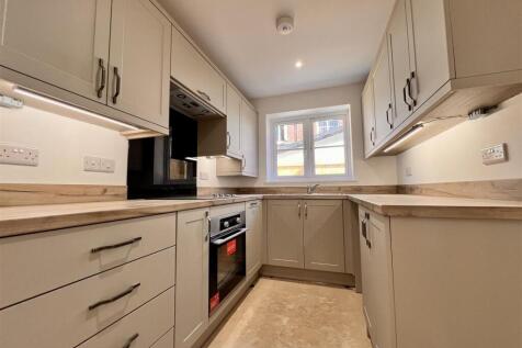 Kitchen/Dining Room: