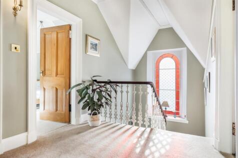 4 bed, 2 bath Detached in Glasgow - Photo 33