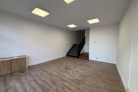 Retail Property (high street) to rent Image 3
