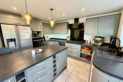 Highthorne Drive, Shadwell, Leeds photo 5