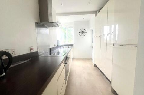 Lynwood Grove,London,N21 photo 3