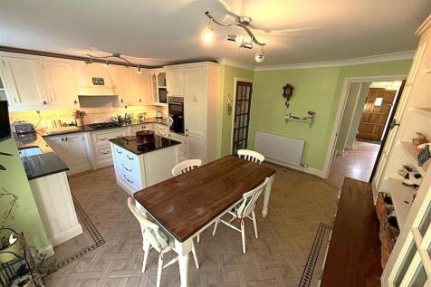 FITTED KITCHEN/BREAKFAST ROOM